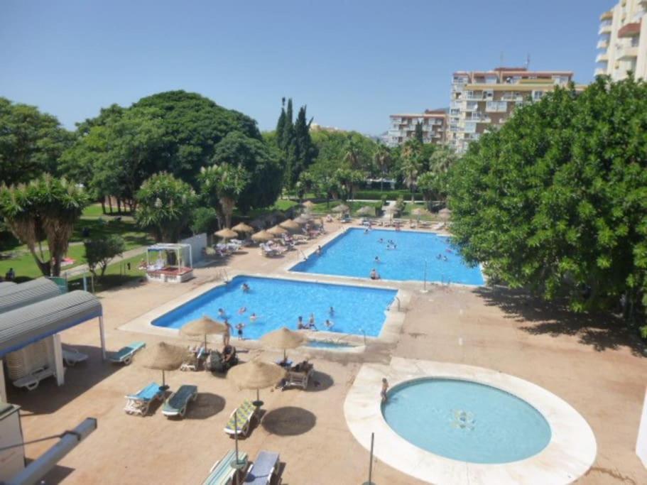 Apt Moderno Con Vistas, Recepcion 24 Hs Y Piscinas Benalmádena Kültér fotó
