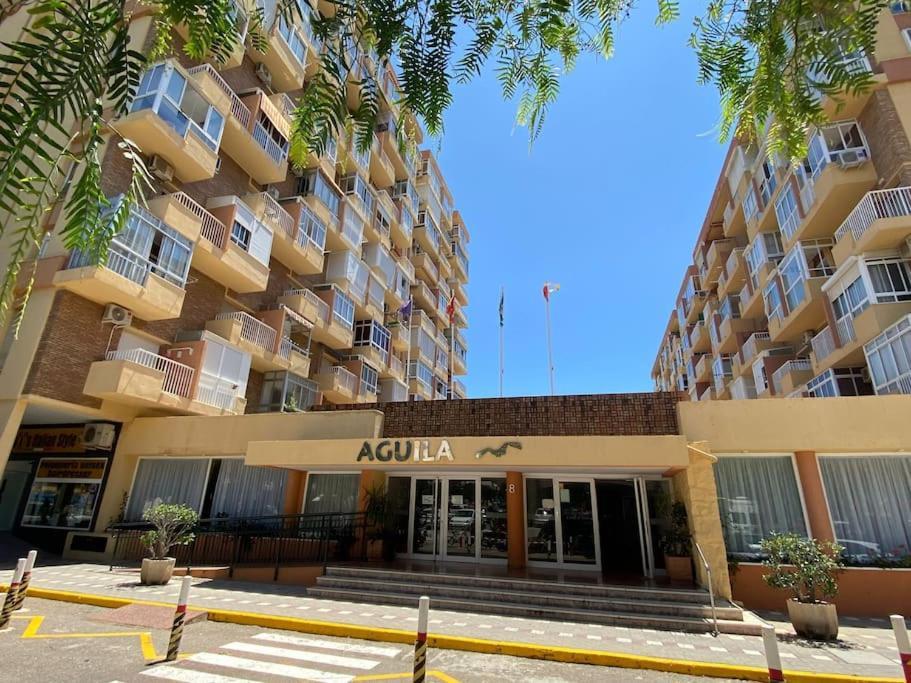 Apt Moderno Con Vistas, Recepcion 24 Hs Y Piscinas Benalmádena Kültér fotó