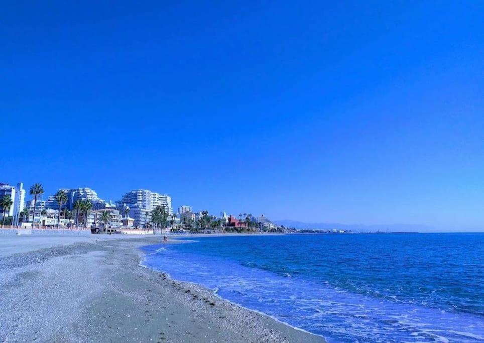 Apt Moderno Con Vistas, Recepcion 24 Hs Y Piscinas Benalmádena Kültér fotó