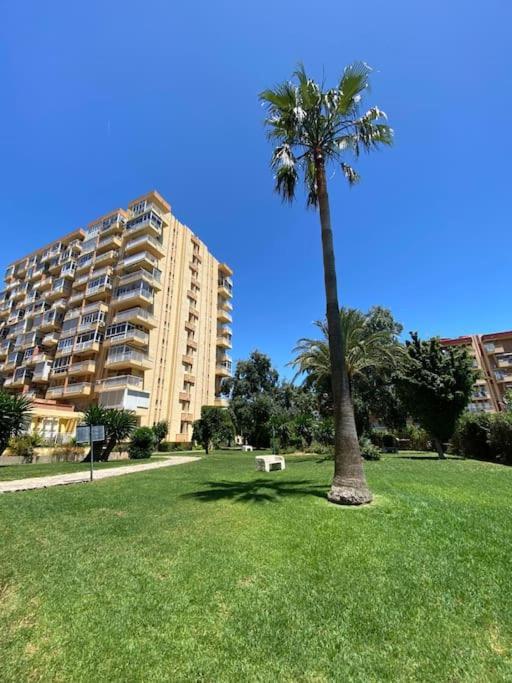 Apt Moderno Con Vistas, Recepcion 24 Hs Y Piscinas Benalmádena Kültér fotó